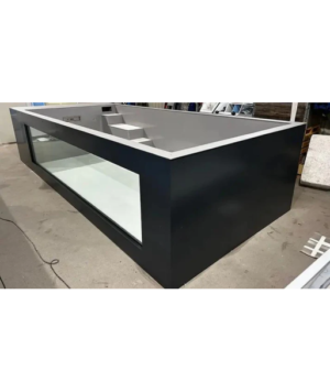 Piscina de polipropileno de 6,5m x 2,5m y dotada de ventanal de 4m de ancho