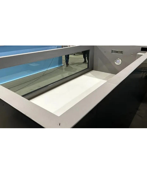 Polypropylen-Schwimmbecken von 6,5 m x 2,5 m, außerdem ausgestattet mit einem 4 m großen Abluftkanal